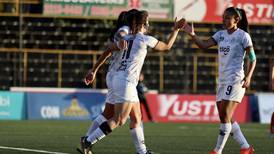 Sporting festejó con goleada la primera victoria en el fútbol femenino