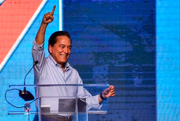 El candidato presidencial por el Partido Revolucionario Democrático (PRD), Laurentino Cortizo, durante un mitin electoral en la ciudad de Panamá, el lunes 1.° de abril de 2019. 
