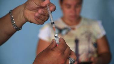 Vacuna actualizada contra covid-19: CCSS apura compra de 246.560 dosis