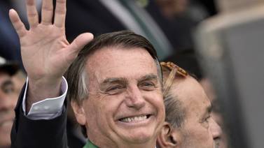 Gastos de Bolsonaro con tarjeta presidencial asombran a Brasil
