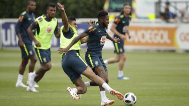 Fred se lesiona en Brasil y Neymar se alista para otro examen