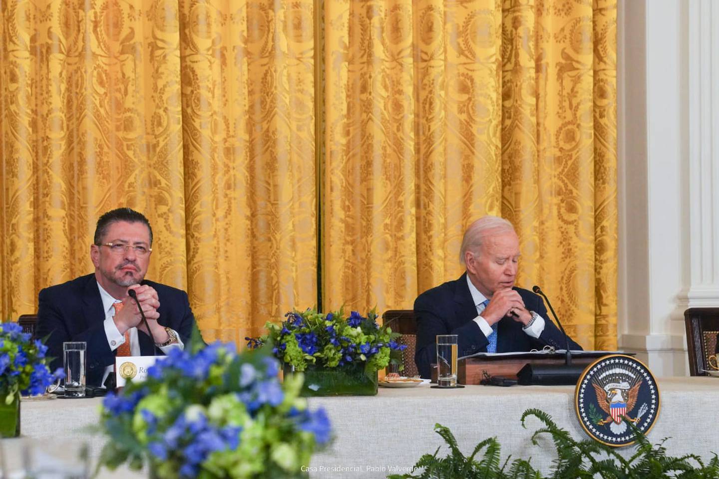 El presidente de la República, Rodrigo Chaves, junto con su homónimo de Estados Unidos, Joe Biden.