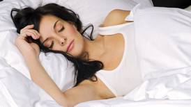 5 consecuencias de no quitarse el maquillaje antes de dormir