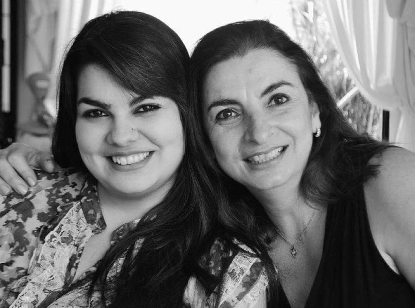 La periodista Susana Peña ya sabe cómo festejar el Día de la Madre con su mamita, doña Amalia Nassar. Cortesía.