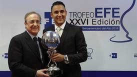 Keylor Navas recibió el trofeo EFE al Jugador Iberoamericano del Año