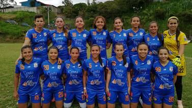 Equipos de fútbol femeninos luchan por un puesto en la Primera División con un futuro incierto 