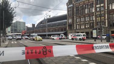 Autoridades de Ámsterdam consideran ‘terrorista’ el ataque contra turistas en estación de tren
