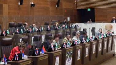 Diputados aprueban quitar licencia a picones y elección pública de fiscal general