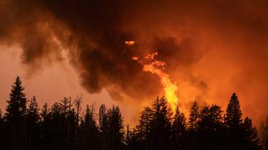 Miles de evacuados en Estados Unidos mientras el fuego en California se extiende 