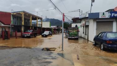 Lluvias anegaron más de 43 casas en El Guarco, Cartago