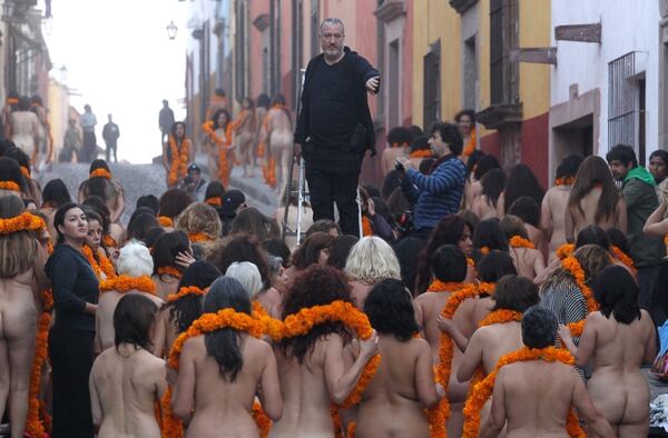 Mujeres en México se desnudan para Spencer Tunick por el