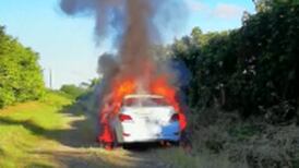 Sicarios matan hombre a balazos y luego queman automóvil usado en crimen