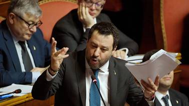 Matteo Salvini arremete contra migración al inicio de campaña electoral en Italia