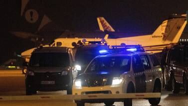 Policía de Mallorca busca a 12 personas que huyeron de un avión en una escala de emergencia