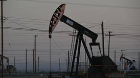Dificultades para obtener gas provocan aumento en la demanda del petróleo 