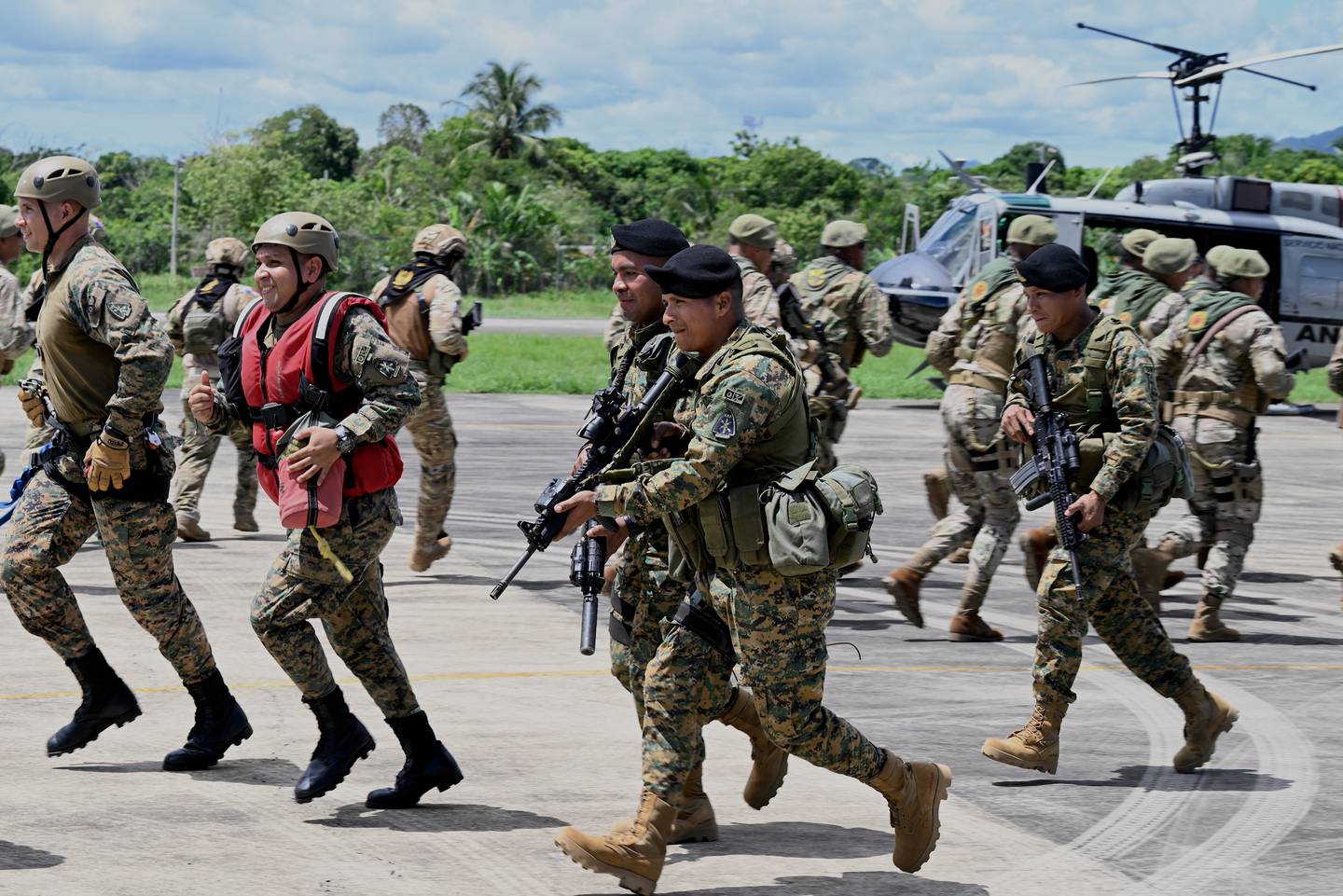 El gobierno panameño desplegó una operación de seguridad para combatir las bandas criminales transnacionales de tráfico de migrantes que operan en el Darién.