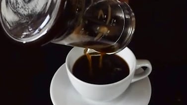 ¿Cómo saber si está tomando demasiada cafeína? FDA lanza guía con consejos
