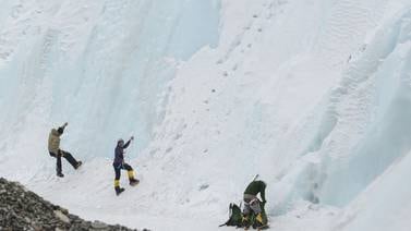
Tormenta de nieve en Nepal cobra la vida de nueve alpinistas