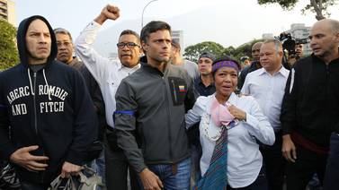 Maduro acusa a opositor de planear incursión armada desde refugio diplomático