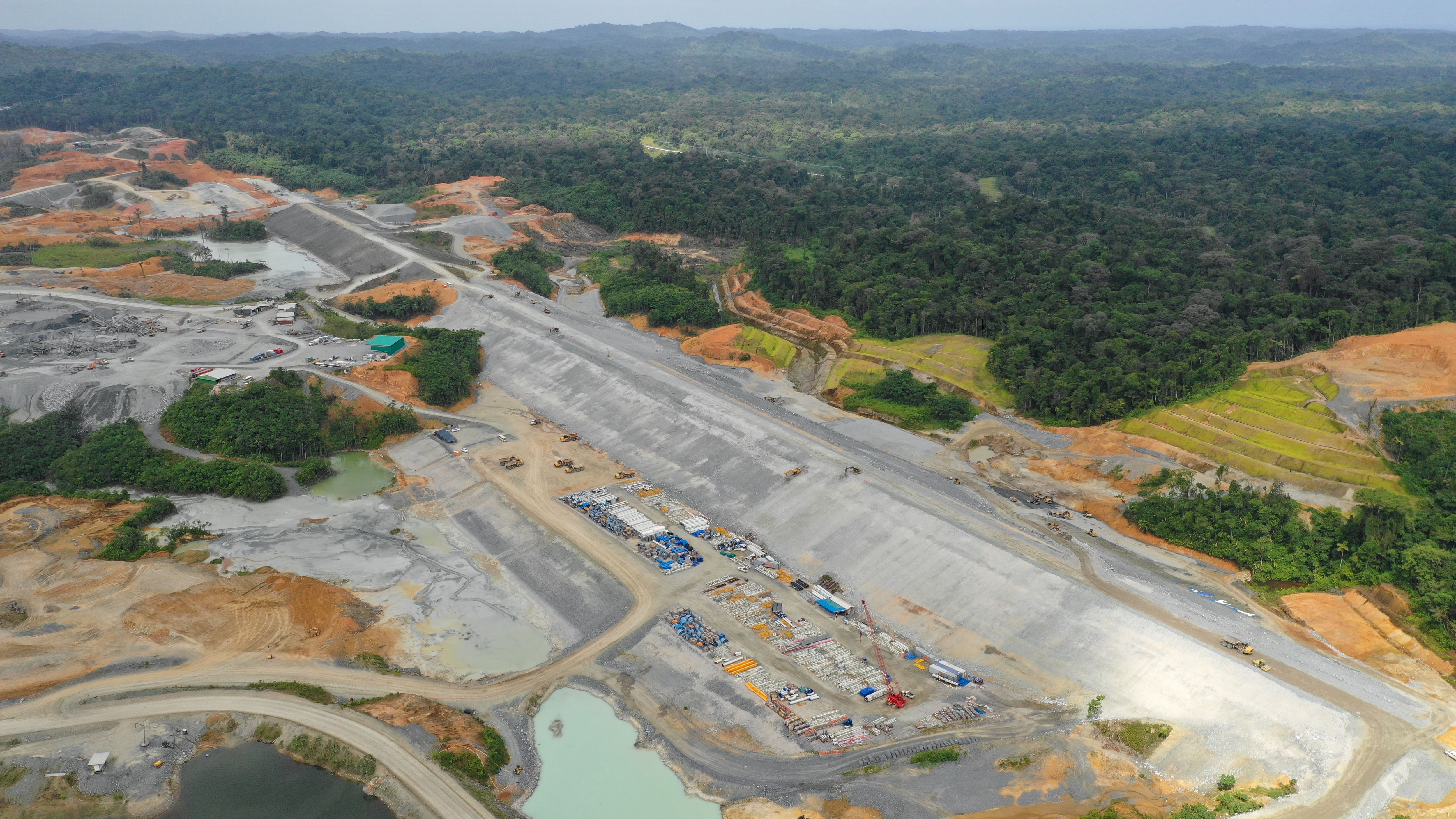 La mina de Cobre Panamá está en el distrito de Donoso en la provincia de Colón. Cuando alcance su máxima capacidad dará 320.000 toneladas de concentrado de cobre, anuales.