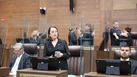 Presidencia firma ley luego de amparo de Luz Mary Alpízar
