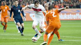 Holanda evita en el descuento la derrota ante Turquía
