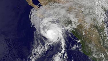 Huracán Paul por tocar Baja California