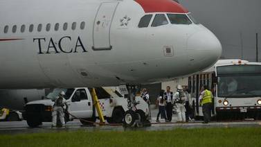 Percance de avión de Taca en el Santamaría atrasa 12 vuelos