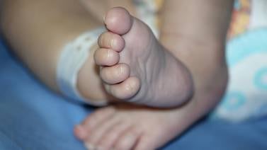 Proyecto de ley permitiría poner primero apellido de madre a recién nacidos  