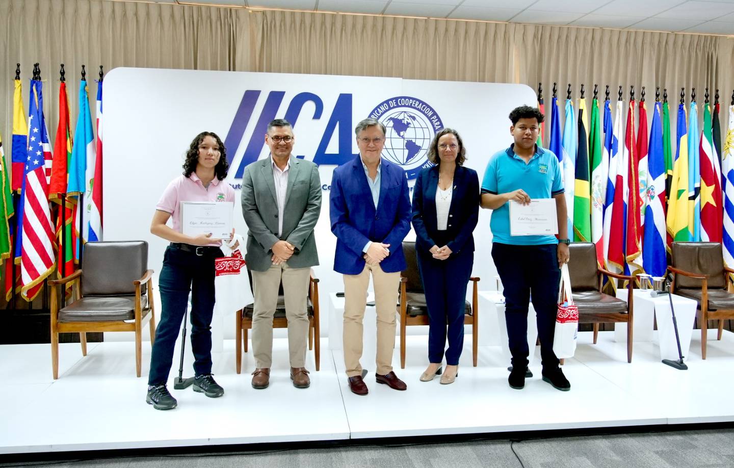 Estudiantes recibieron reconocimiento del IICA por producción con cabras