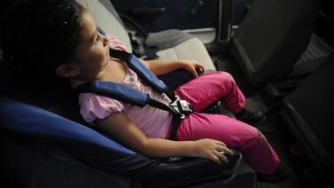 Choferes deberán ajustar uso de sillas infantiles a  nueva norma