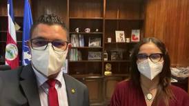 Ministro de Salud Daniel Salas y jerarca entrante Joselyn Chacón iniciaron transición