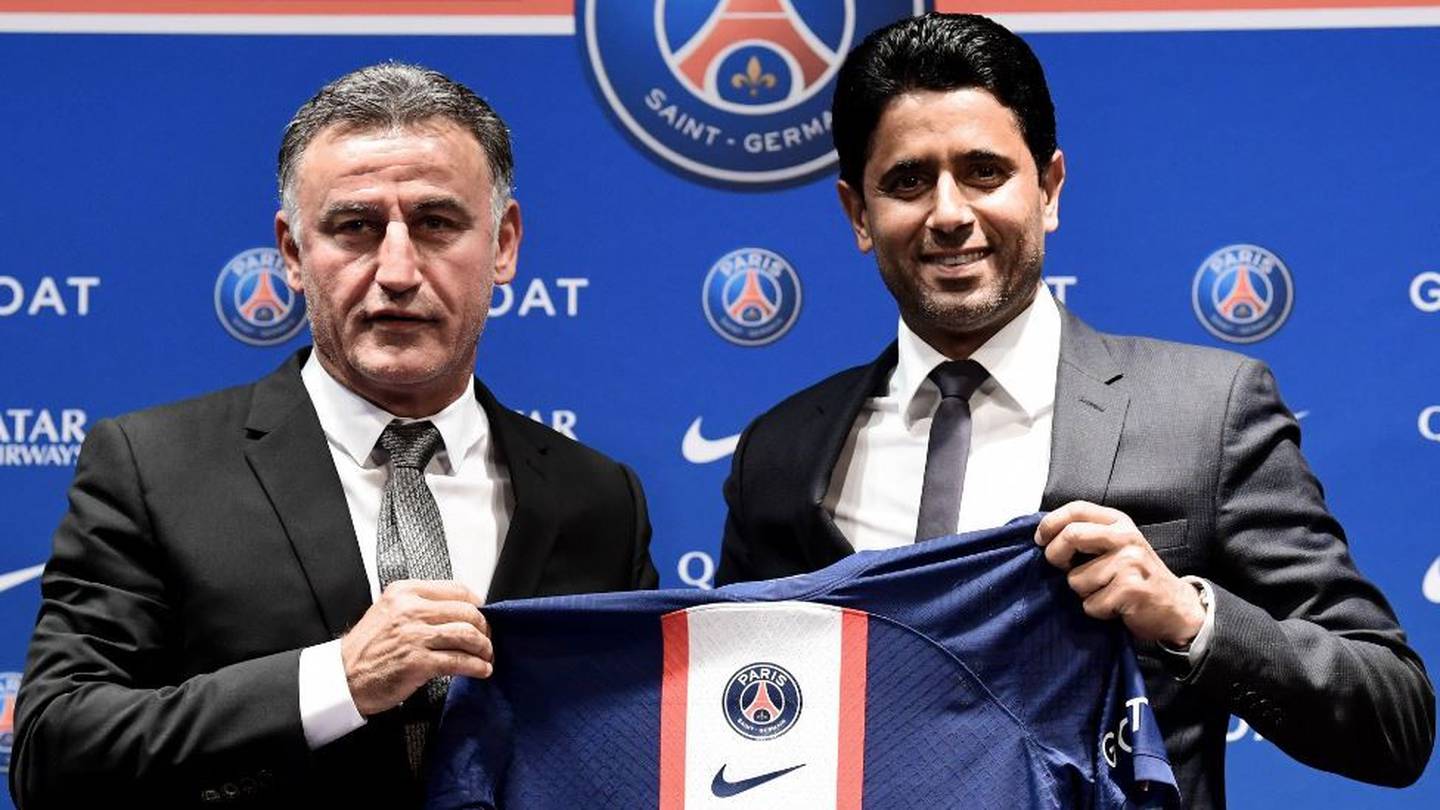 El nuevo técnico del PSG, Christophe Galtier (izquierda) fue presentado este martes. Junto a él, el presidente del club, Nasser Al-Khelaifi. AFP.