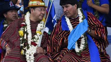 Oficialismo expulsa de sus filas a presidente de Bolivia