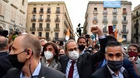 Presidente del Gobierno de Cataluña deja el cargo por orden de la Justicia española 