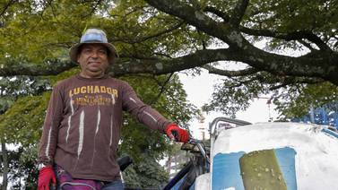 La lucha al son de campanas: las historias de los vendedores de helado en carrito  
