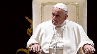 Papa pide a sacerdotes borrar pornografía de sus celulares  