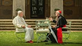 Anthony Hopkins y Jonathan Pryce asombran como los papas Benedicto XVI y Francisco en tráiler de filme de Netflix