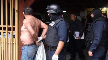 Tribunal dictó 70 años de cárcel a banda que traficaba cocaína camuflada en jugo de piña