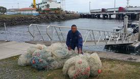 60 pescadores  encaran a ocho policías  por  quitarles trasmallos