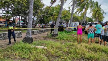 Hombre muere baleado en playa de Garabito
