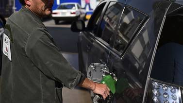 Gasolina súper subirá ¢5 y regular ¢3 para financiar gastos de Recope