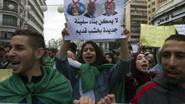 Presidente Butlefika se queda cada vez más sin aliados en Argelia