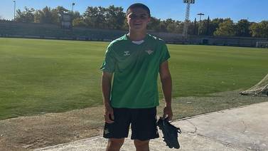 Juvenil de Alajuelense cedido al Real Betis atrapa elogios en España