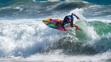 Leilani McGonagle avanza a semifinales en afamado torneo del surf mundial