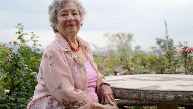 Primera jueza del país llega a sus 100 años de vida irradiando vitalidad