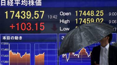 Economía de Japón se hunde en la deflación
