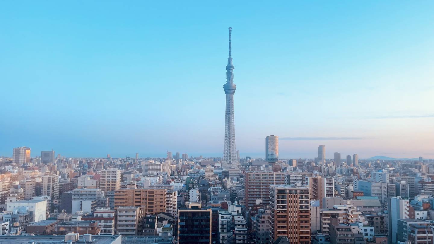 La llegada a Japón para iniciar estudios sería entre abril y octubre de 2025. Vista del barrio de Sumida en Tokio. Al centro, la torre de radiodifusión y mirador Tokio Skytree. Fotografía: Juan Fernando Lara S.