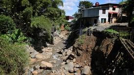 Con arreglos provisionales, vecinos se sobreponen a efectos de lluvias extremas en Desamparados, Aserrí y Alajuelita