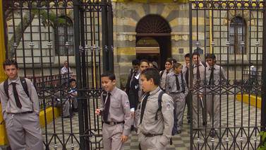 Liceo de Costa Rica suspende los exámenes de 1.150 estudiantes por falta de papel y tinta